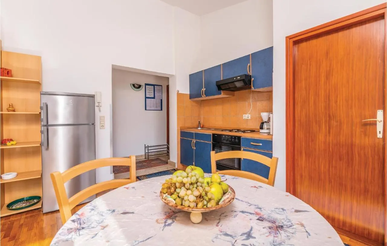Lovely Apartment In Jurandvor With Kitchen