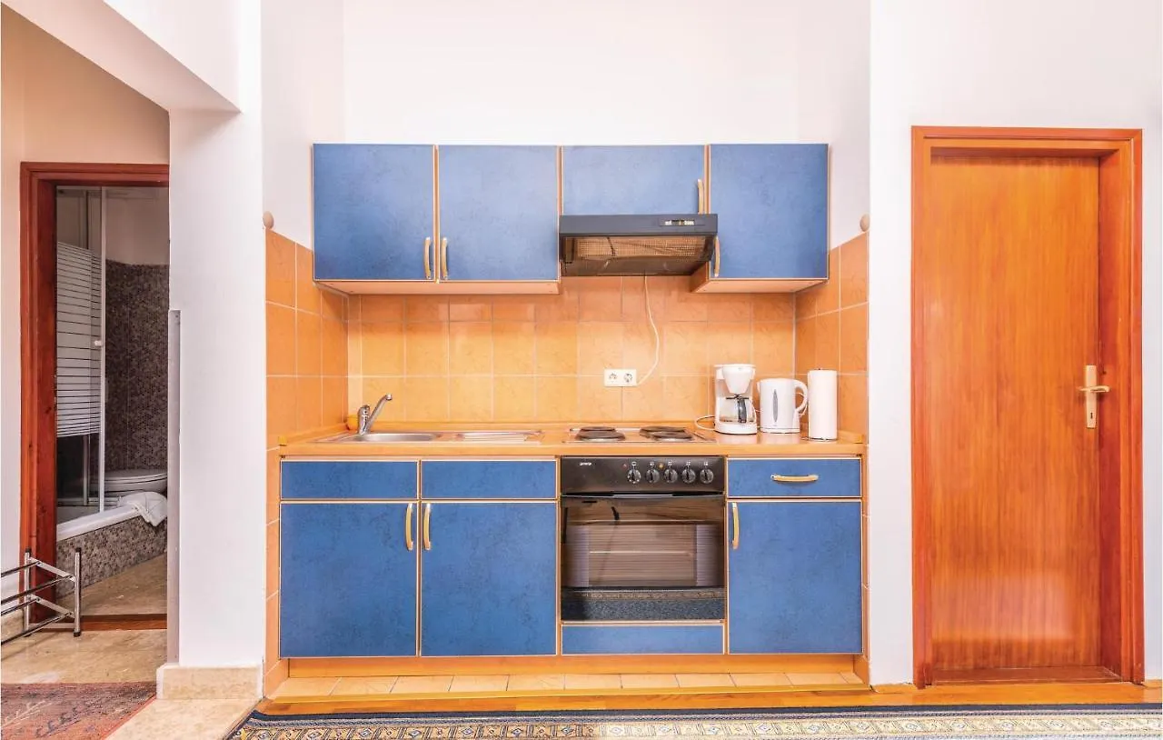 Lovely Apartment In Jurandvor With Kitchen