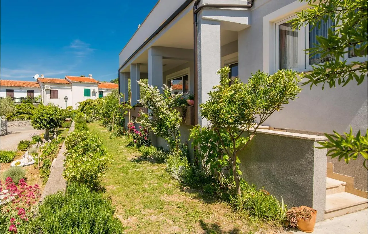 Lovely Apartment In Jurandvor With Kitchen Hırvatistan